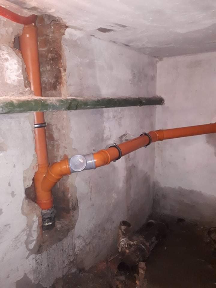 Modern konyhai mosogató professzionális vízszerelési munkával